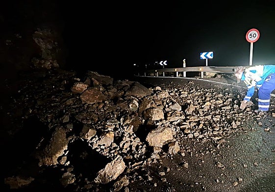 Piedras en la carretera GC-200