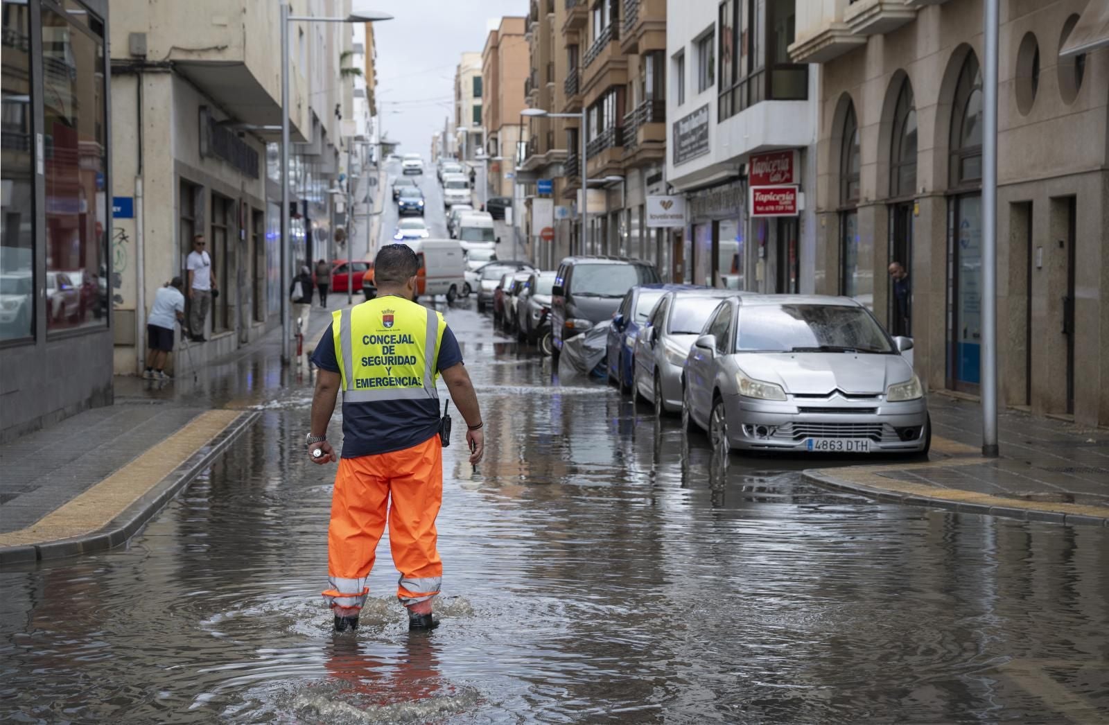 Entre paraguas y viento: La borrasca Olivier visita Canarias