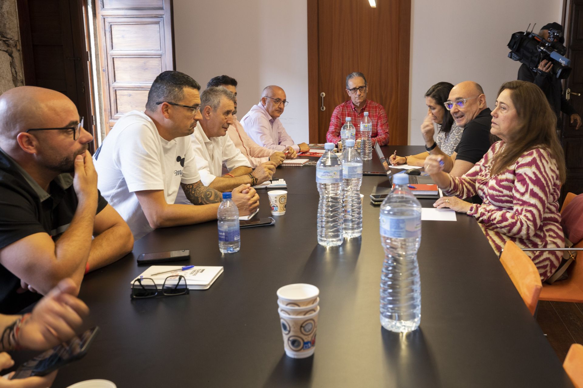 El paro en Semana Santa va cogiendo forma con caravanas de coches y manifestaciones