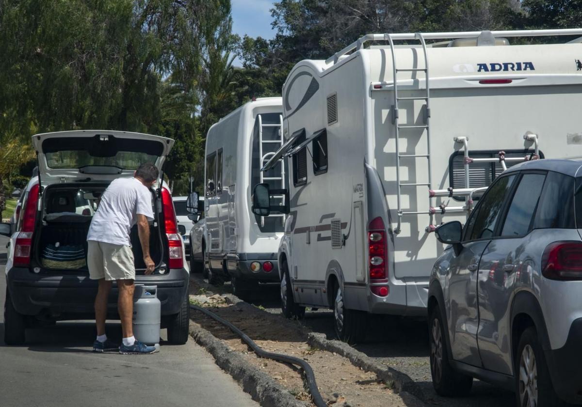 Campo Internacional pide prohibir la pernocta de caravanas en sus calles