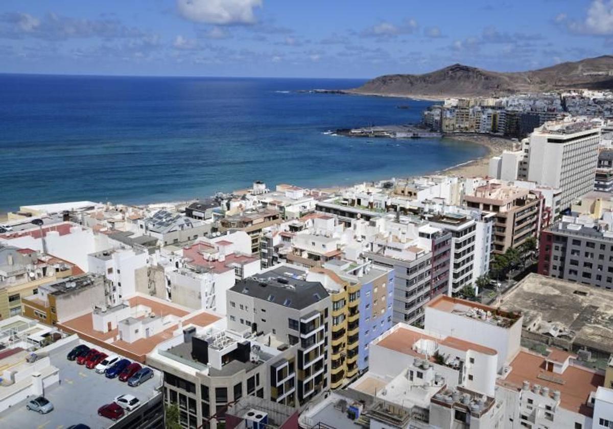 Los extranjeros compran menos casas en las islas en plena ofensiva por limitar estas operaciones