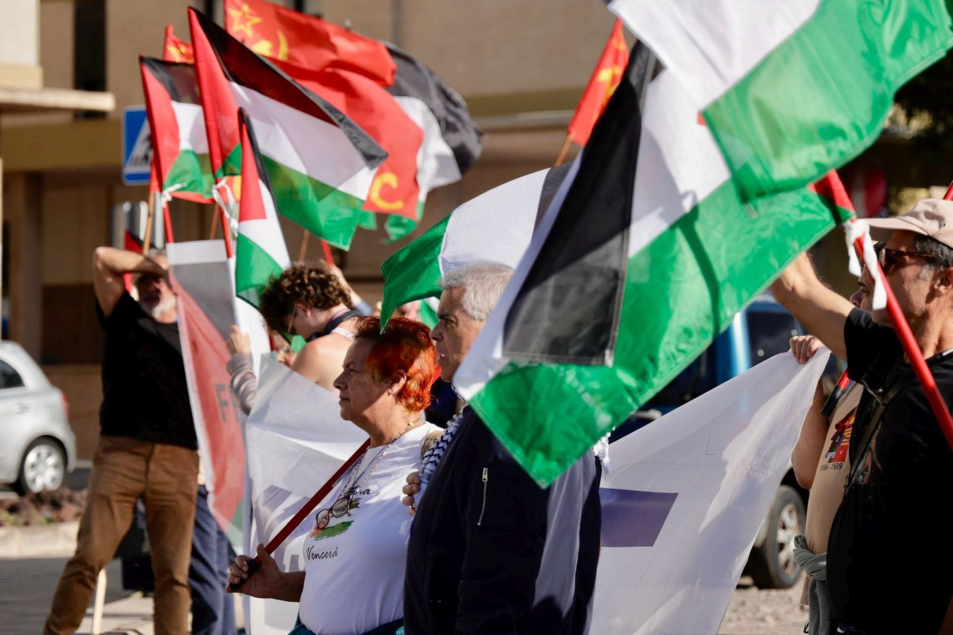 La manifestación pro Palestina a las puertas del Gran Canaria Arena, en imágenes