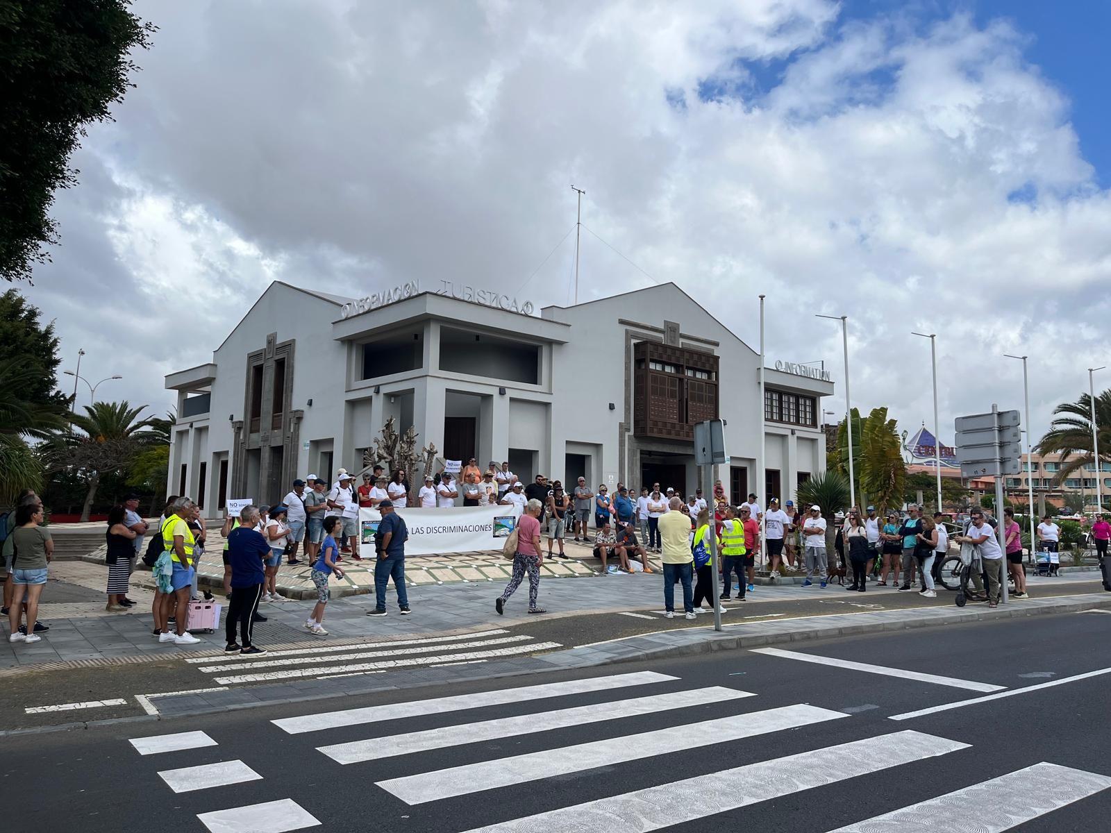 Los caravanistas protestan a pie