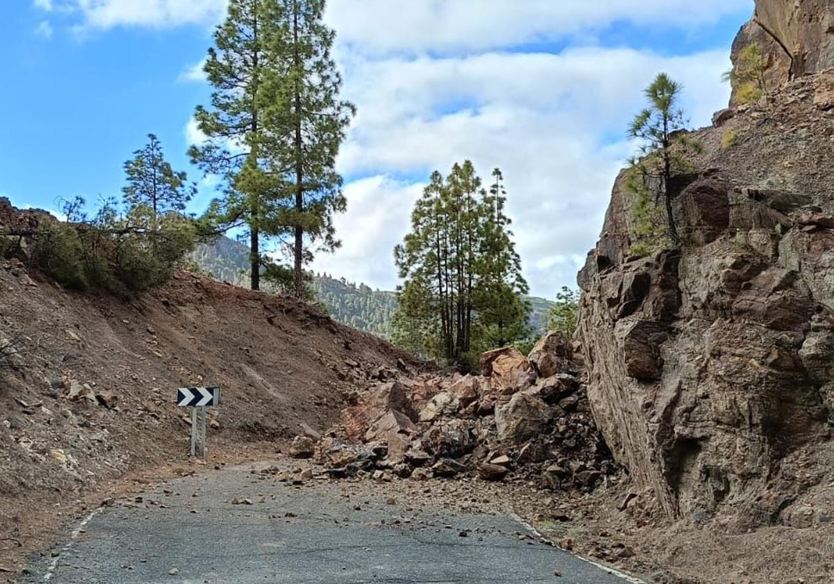 El Cabildo contrata por urgencia las obras para arreglar el derrumbe en la carretera entre Ayacata y Las Niñas