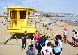 Una de las últimas torretas instaladas en las playas de San Bartolomé de Tirajana.