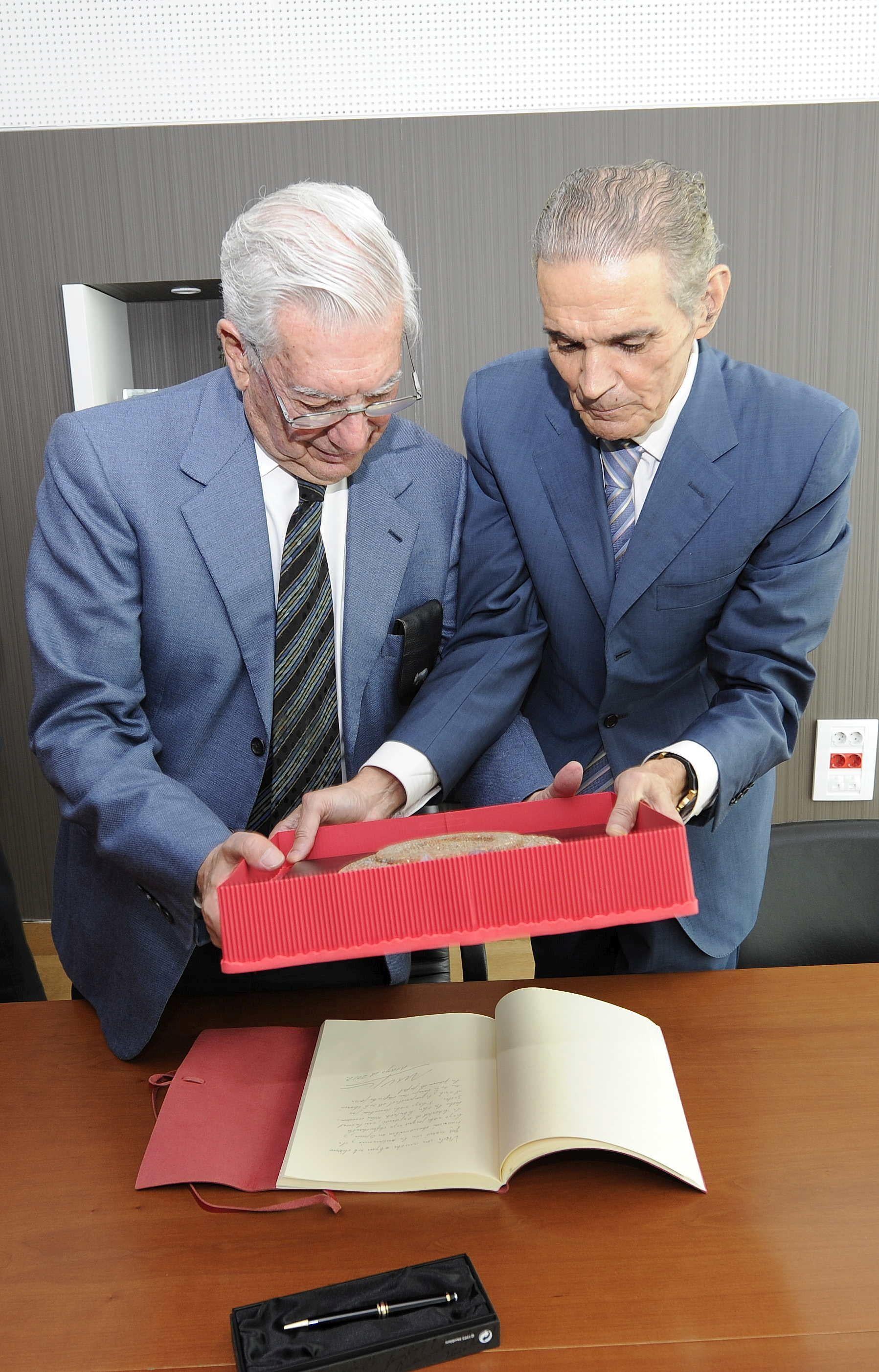 La visita de Vargas Llosa a CANARIAS7 en imágenes