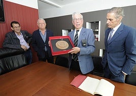 Mario Vargas Llosa, en su visita a las instalaciones de CANARIAS7