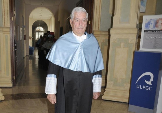 El escritor, al ser investido honoris causa por la Universidad de Las Palmas de Gran Canaria en 2012.