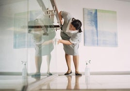 Trabajadora del sector de la hostelería y turismo.