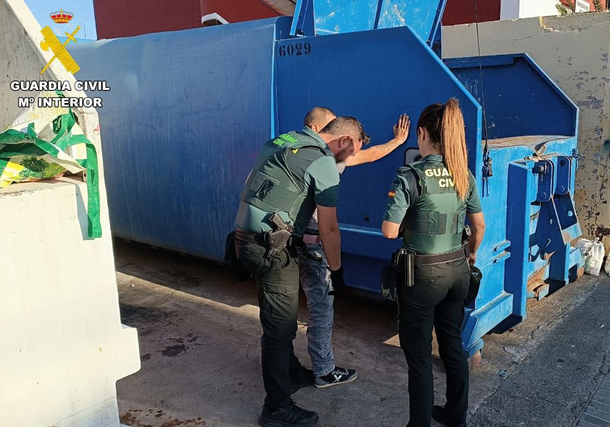 Detenida una persona por acuchillar varias veces a otra en Vecindario