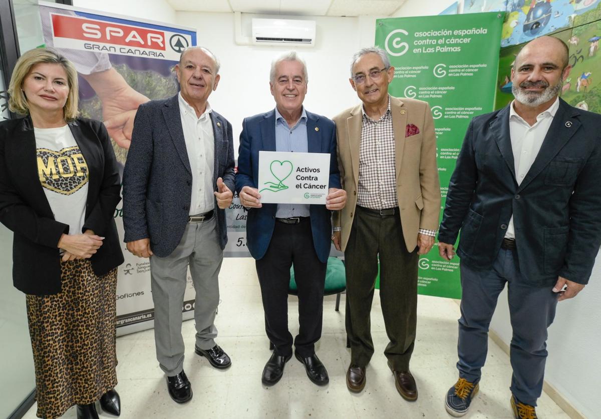 SPAR Dona 5.000 euros a la Asociación Española Contra el Cáncer