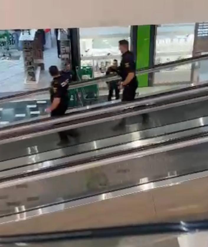Imagen secundaria 2 - Atraco en El Mirador: los cinco asaltantes aún no han sido detenidos