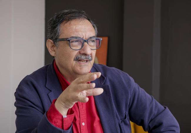 El profesor José Antonio Younis, en un momento de la entrevista.