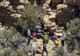 Imagen de los efectivos del GES durante el rescate del afectado.