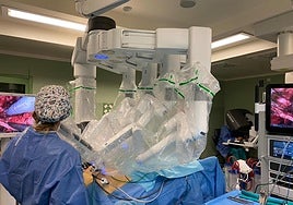 Una máquina de cirugía robótica