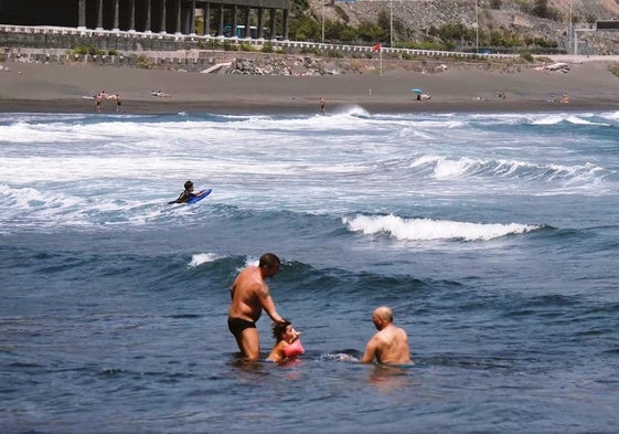 Las playas y piscinas de las islas se convirtieron en un trágico escenario.