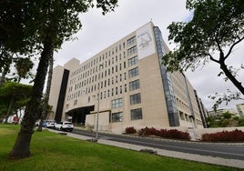 Vista exterior del Hospital Universitario Doctor Negrín