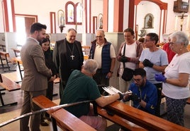 Las autoridades asisten a los preparativos del trono de la Virgen del Carmen de La Isleta.