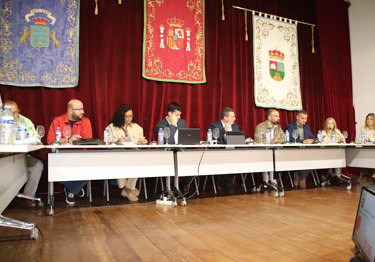 Momento del pleno matinal celebrado este martes en Yaiza.