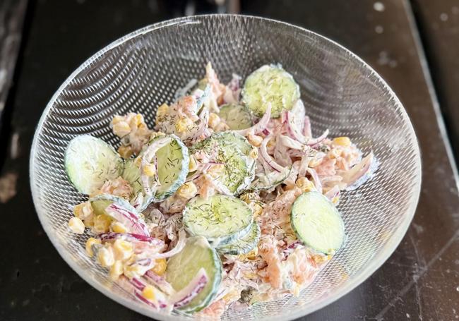 Ensalada de pepino y salmón ahumado