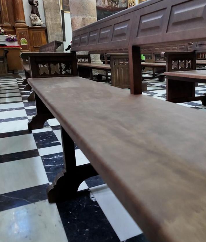 Imagen secundaria 2 - Eustasio López sufraga la renovación de los bancos de la iglesia de San Sebastián