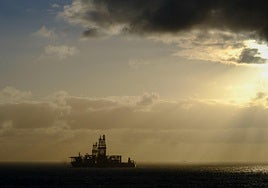 Nubes y claros en la bahía de la capital grancanaria.