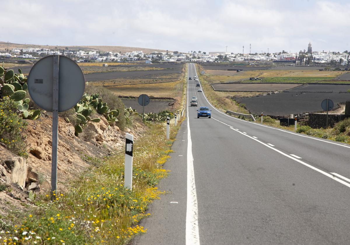 La mejora de la vía de Teguise a Mozaga estará durante el verano
