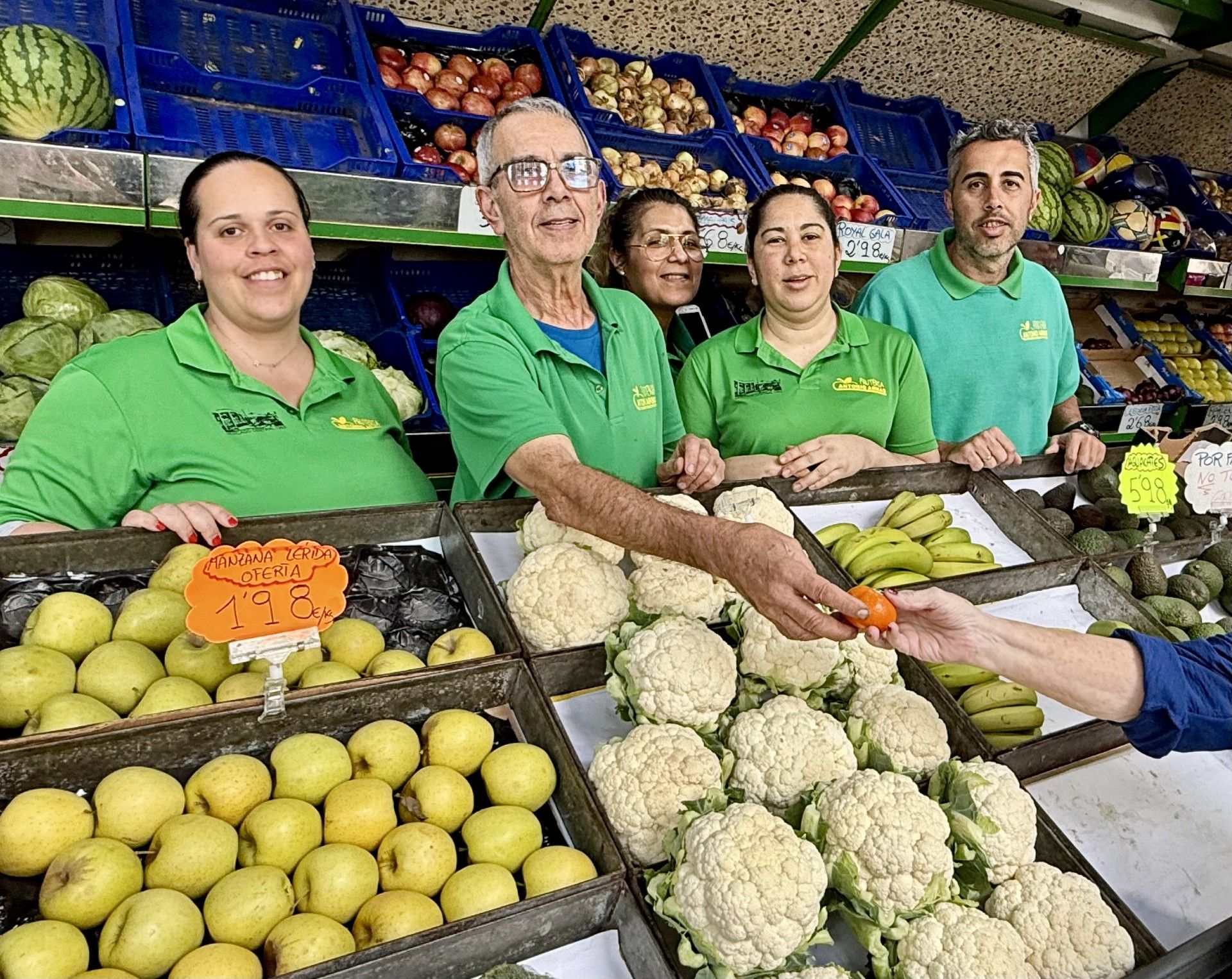 De izquierda a derecha, Rita, Anotonio Armas, Gisela, Rocía y Cristofer