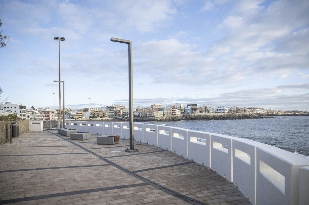 El Gobierno de Telde responde a NC sobre la devolución de la ayuda para las luminarias del paseo marítimo