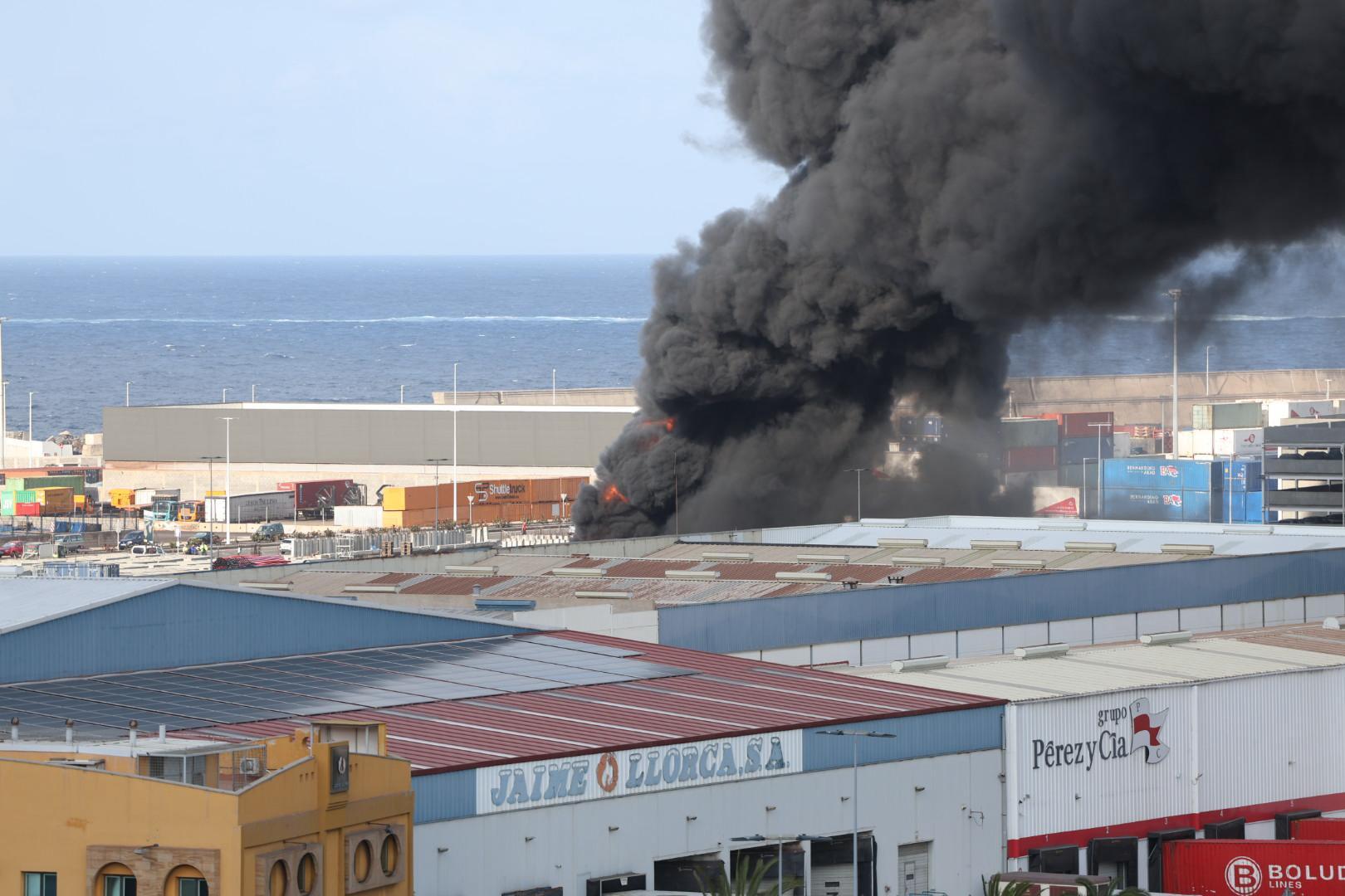 El incendio del Dique de la Esfinge en el Puerto de Las Palmas de Gran Canaria
