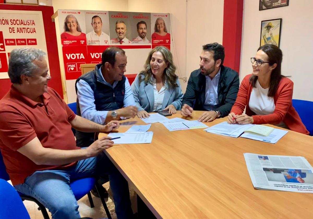 El PSOE reelegirá, sin sorpresas, a Blas Acosta como secretario insular