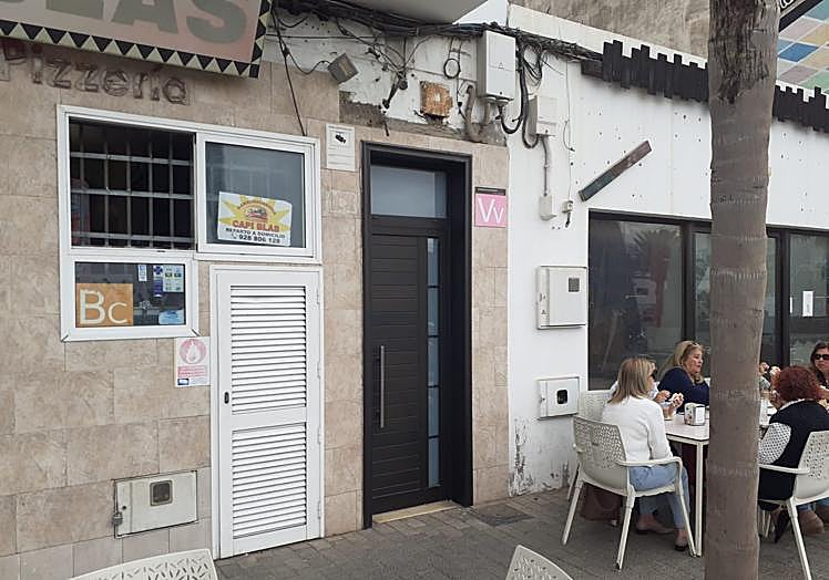 Acceso a vivienda vacacional en Arrecife.