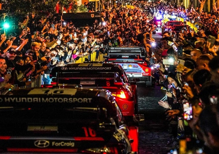 Presentación del Rally Isla Canarias 2025 en la Plaza de Santa Ana.