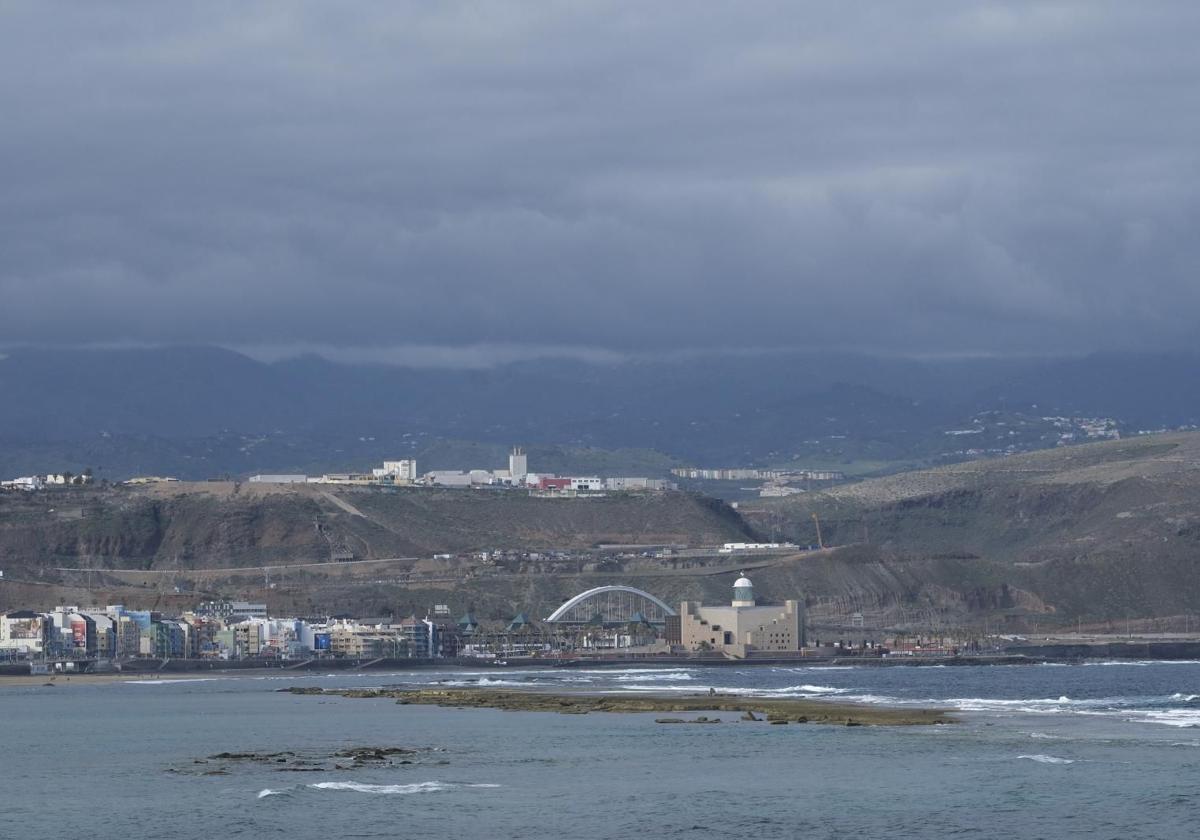 Domingo gris en el norte de Canarias: las nubes se apoderan del cielo