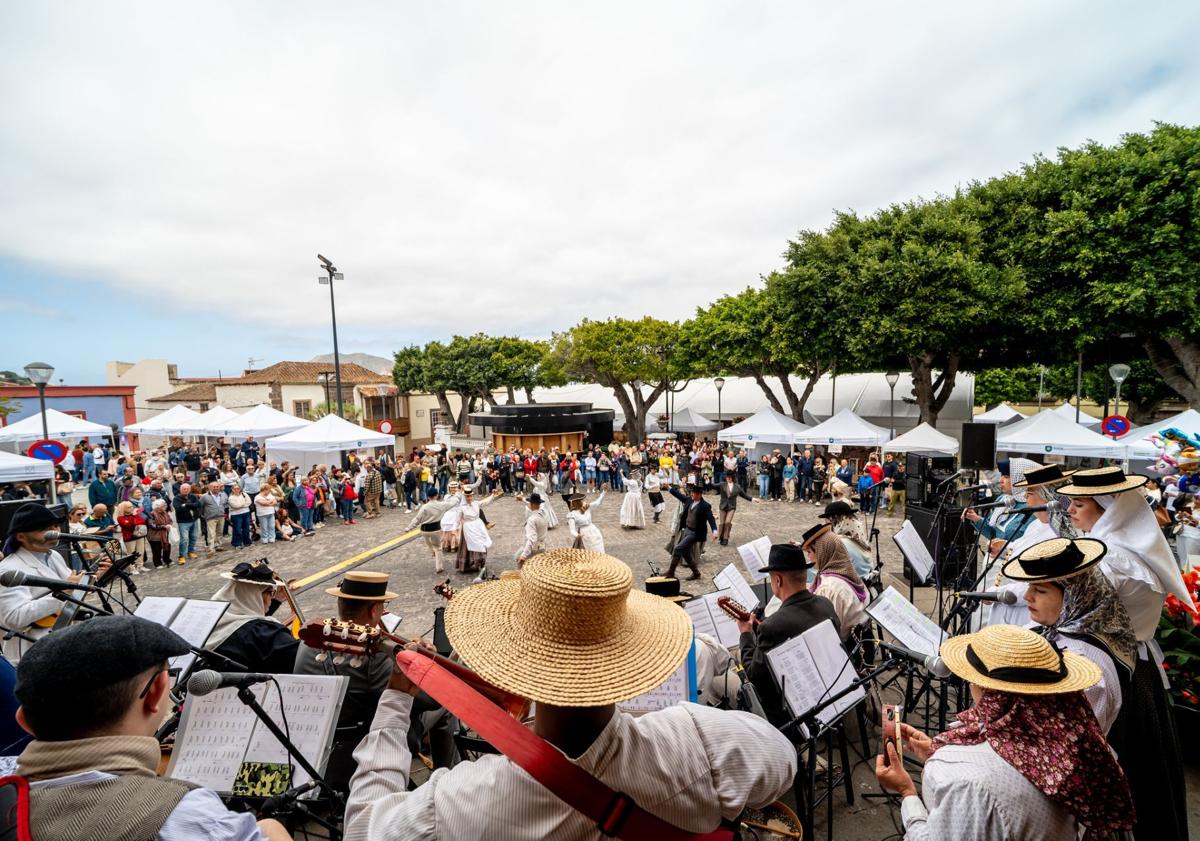 Imagen principal - La Fiesta del Queso de Guía deja un buen regusto
