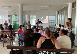 Un momento de la charla informativa celebrada en el risco capitalino.