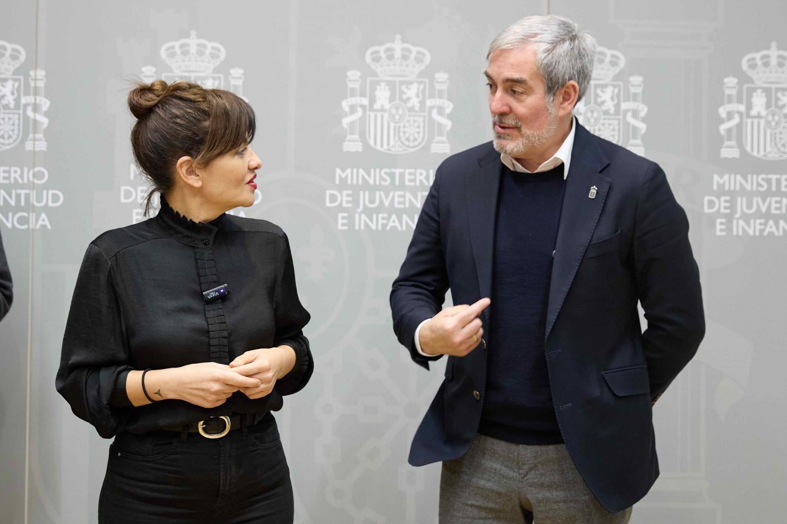 Imagen del pasado mes de febrero de la ministra de Juventud e Infancia, Sira Rego, junto al presidente de Canarias, Fernando Clavijo.