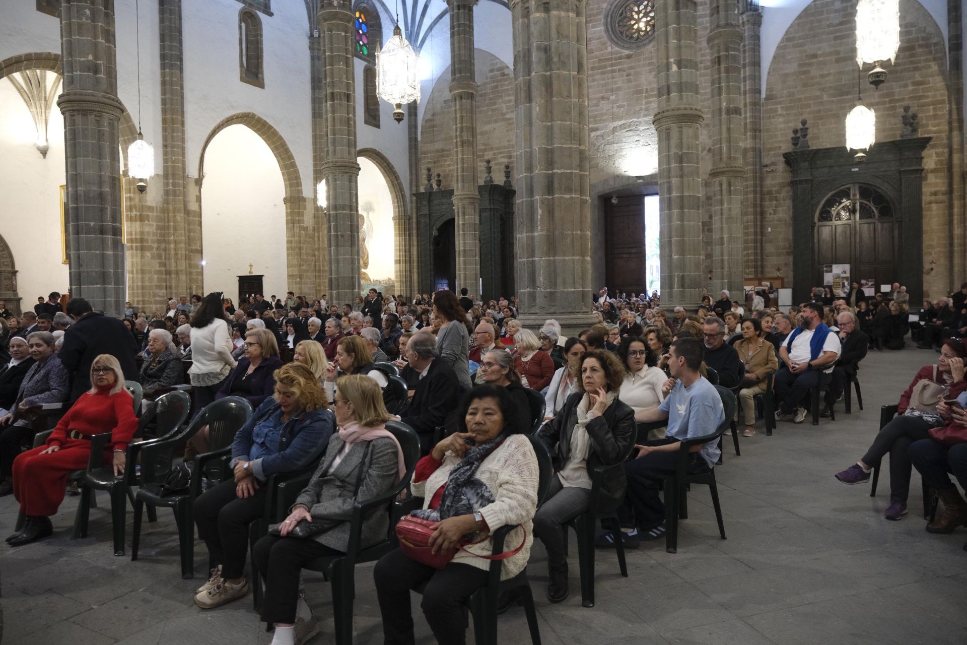 La misa funeral por el papa Francisco en Las Palmas de Gran Canaria, en imágenes