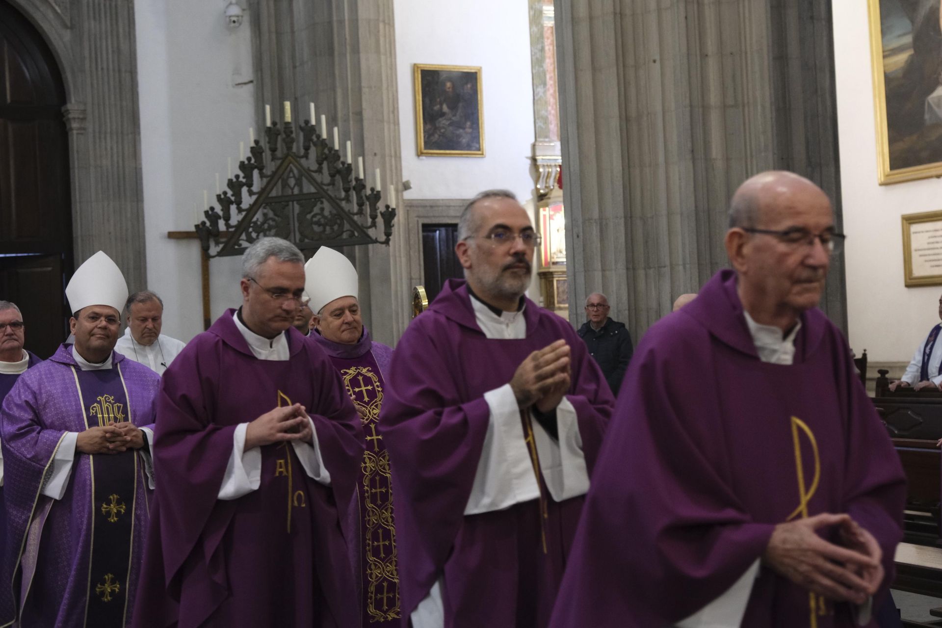 La misa funeral por el papa Francisco en Las Palmas de Gran Canaria, en imágenes