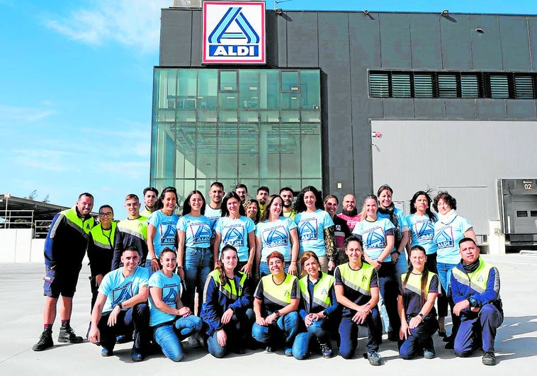 Integrantes del equipo de Aldi que participará en la prueba deportiva.