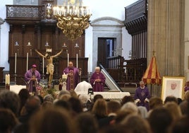 Uno de los momentos de la misa funeral.
