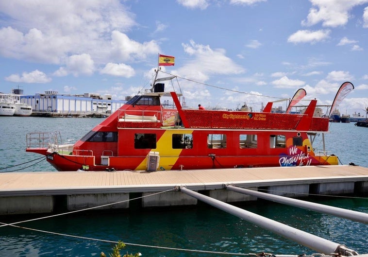 Imagen de la embarcación con la que se estrenarán las excursiones por el puerto capitalino.