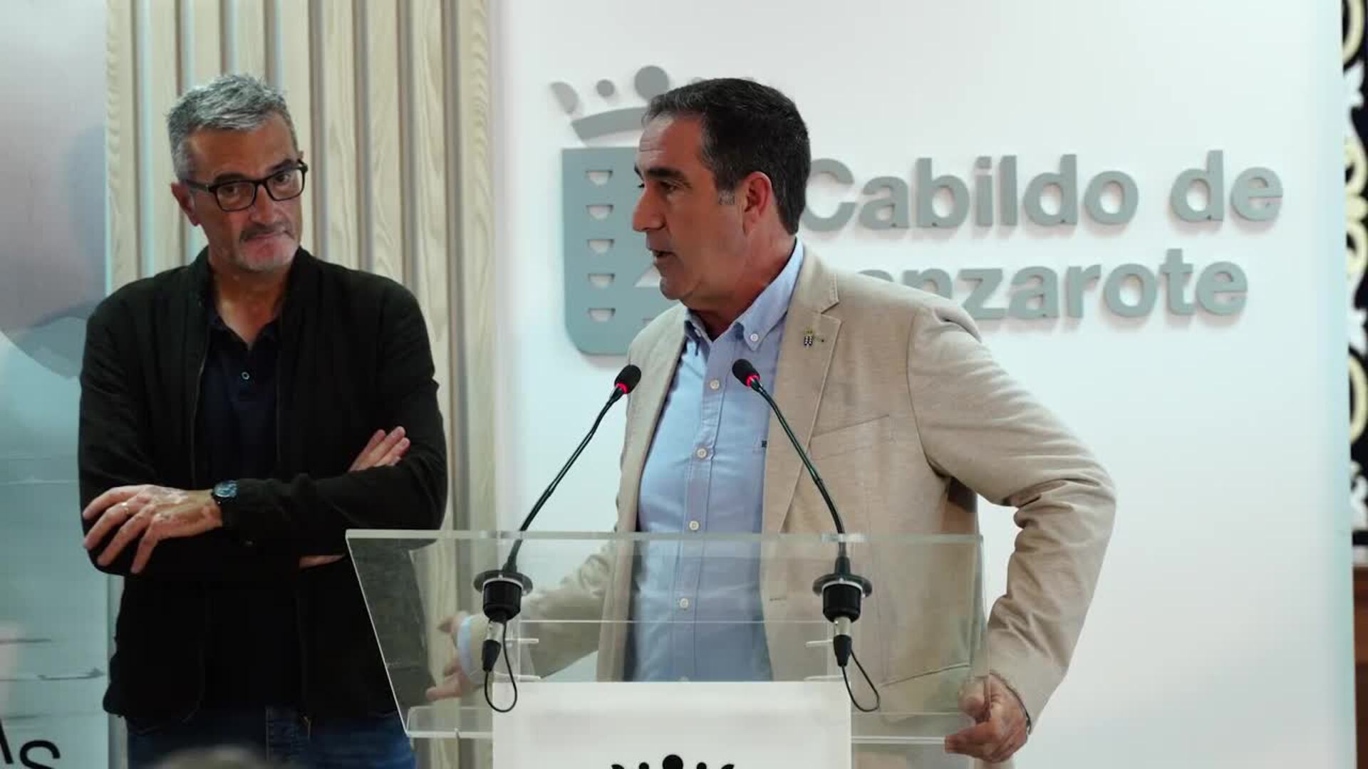 A pie por las ocho islas, en 24 etapas