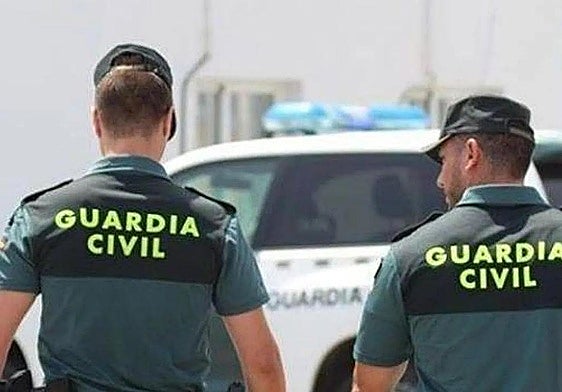 Imagen de archivo de dos agentes de la Guardia Civil.