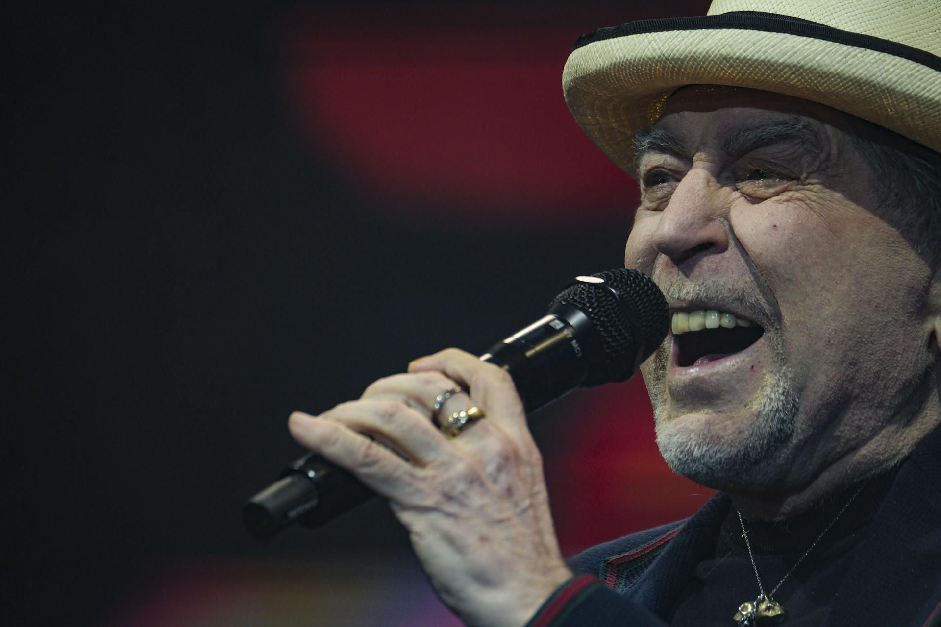Joaquín Sabina conquista el alma del Gran Canaria Arena