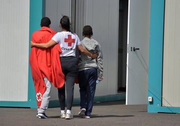 Fallos en la identificación de menores: «Han salido 400 jóvenes a la península como adultos»