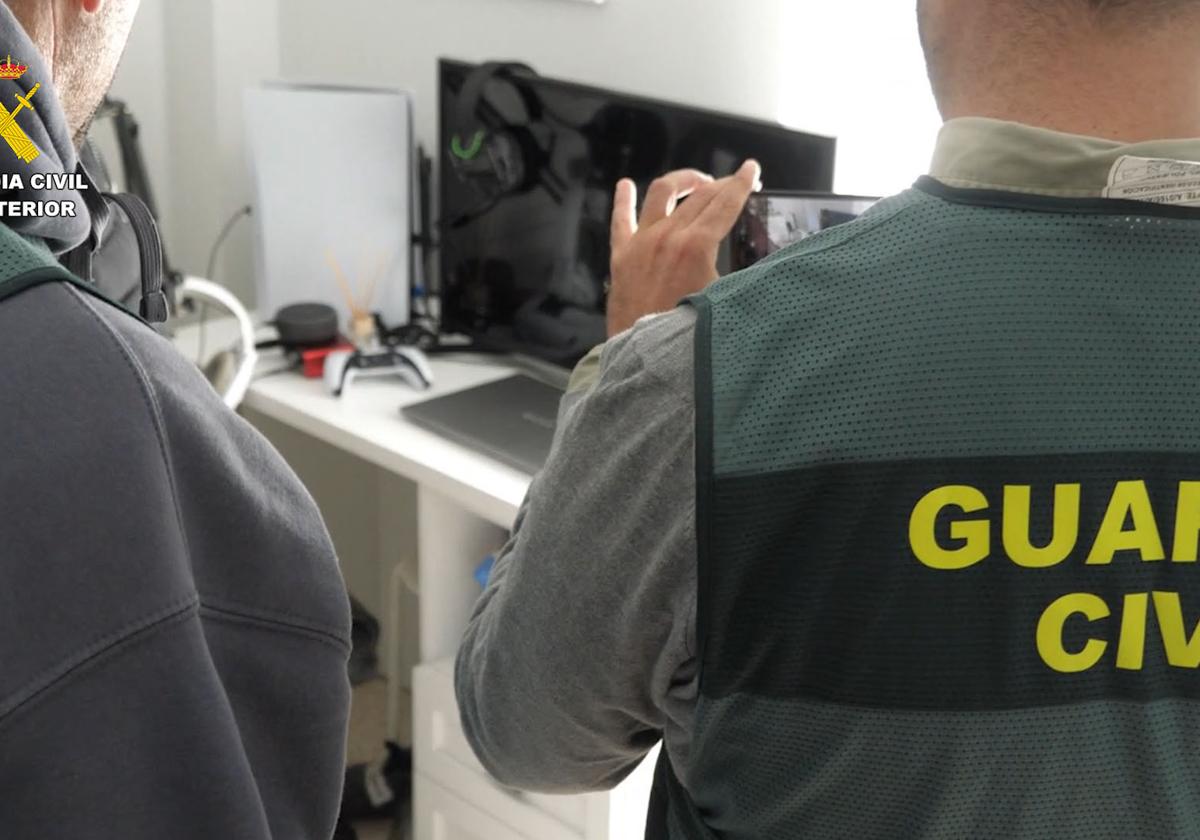 La Guardia Civil investiga a dos personas por simular el robo de aparatos electrónicos y de dinero en Gran Canaria