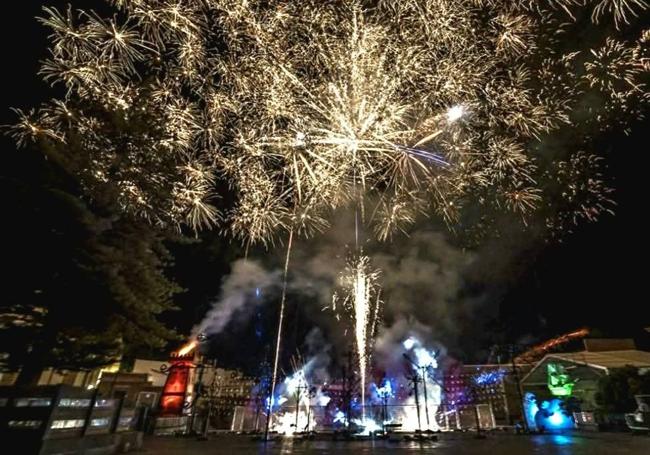Vista del espectáculo pirotécnico que se celebra en Teror cada año.
