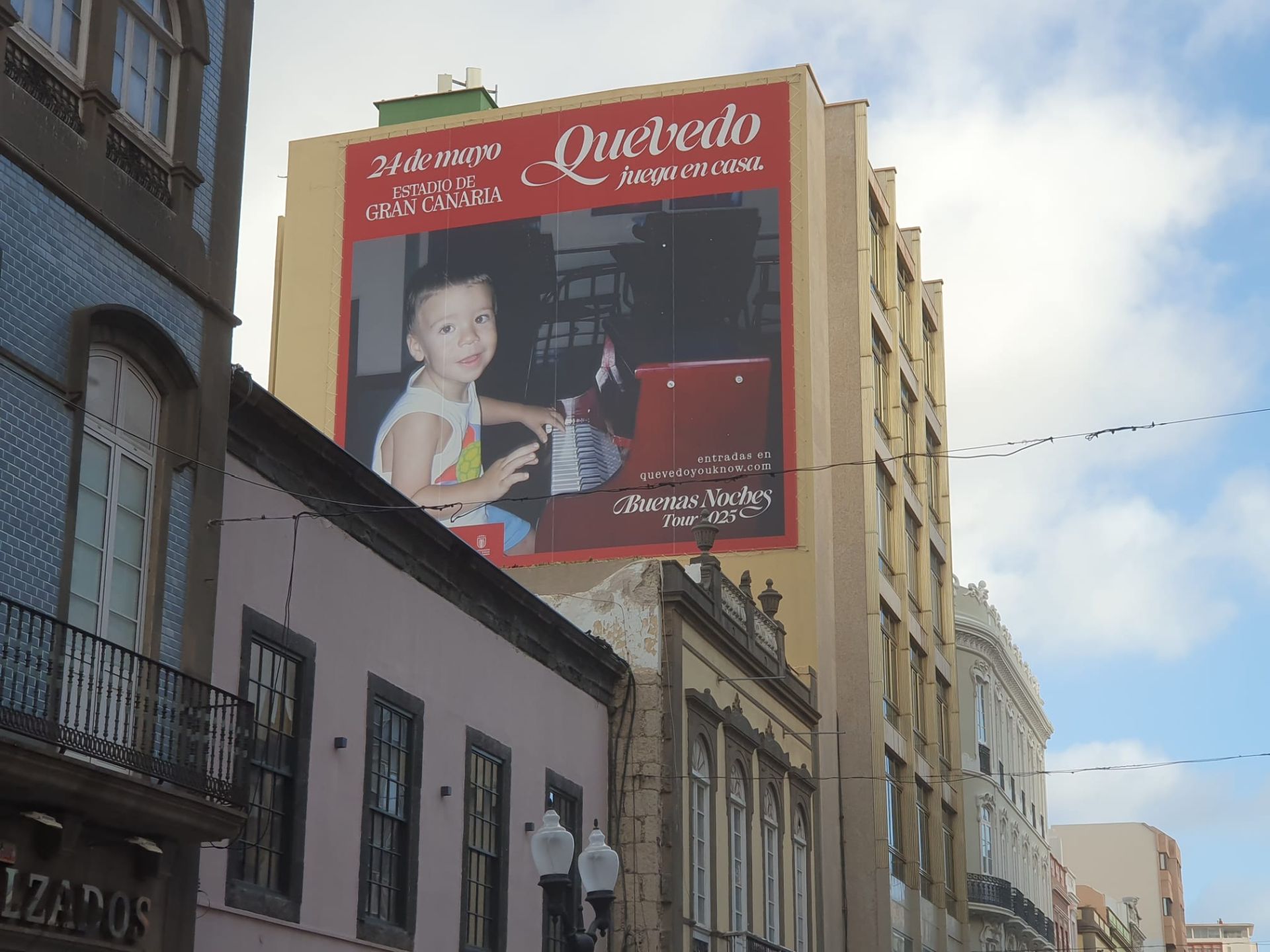 Mural de promoción para el concierto de Quevedo en el Estadio de Gran Canaria el próximo 24 de mayo.