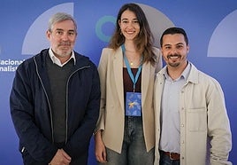 La nueva secretaria general de Jóvenes de Coalición Canaria, Raquel Castro, junto a Clavijo.